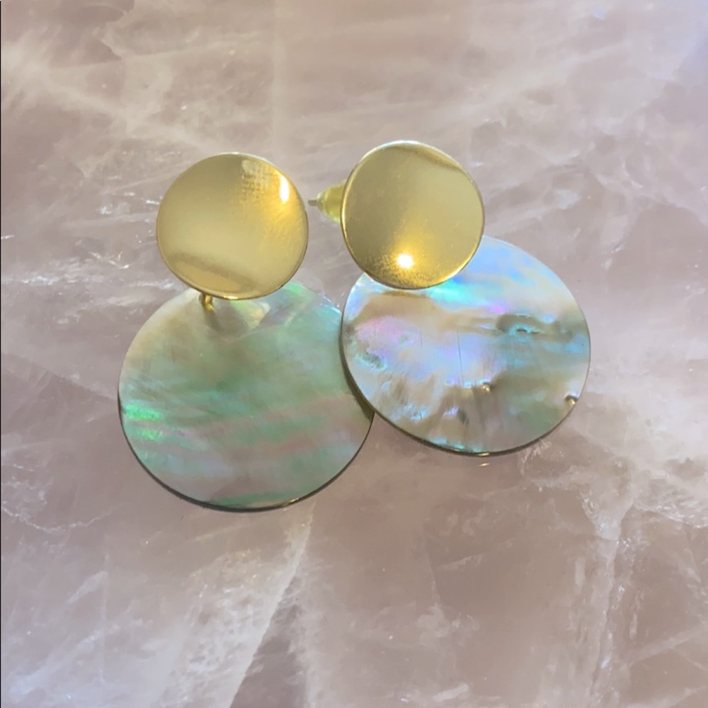 Circular gold shell earrings